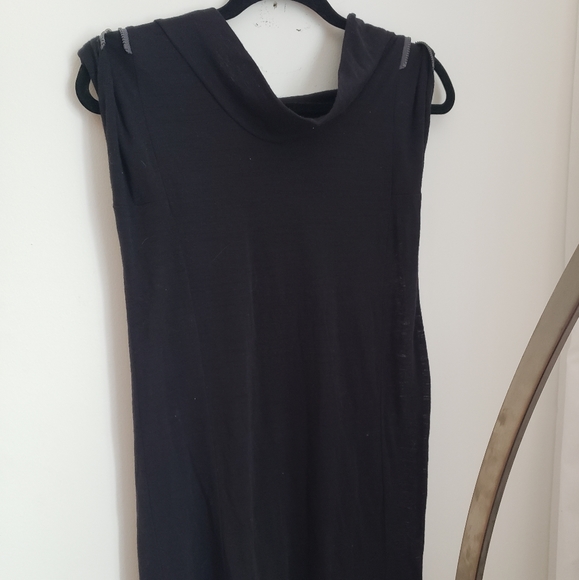 Dress - Picture 3 of 10